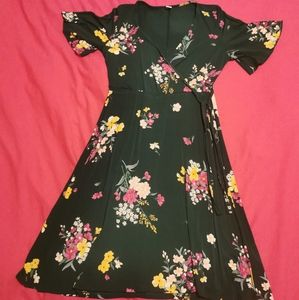Old Navy Green Floral Print Surplice Midi Dress